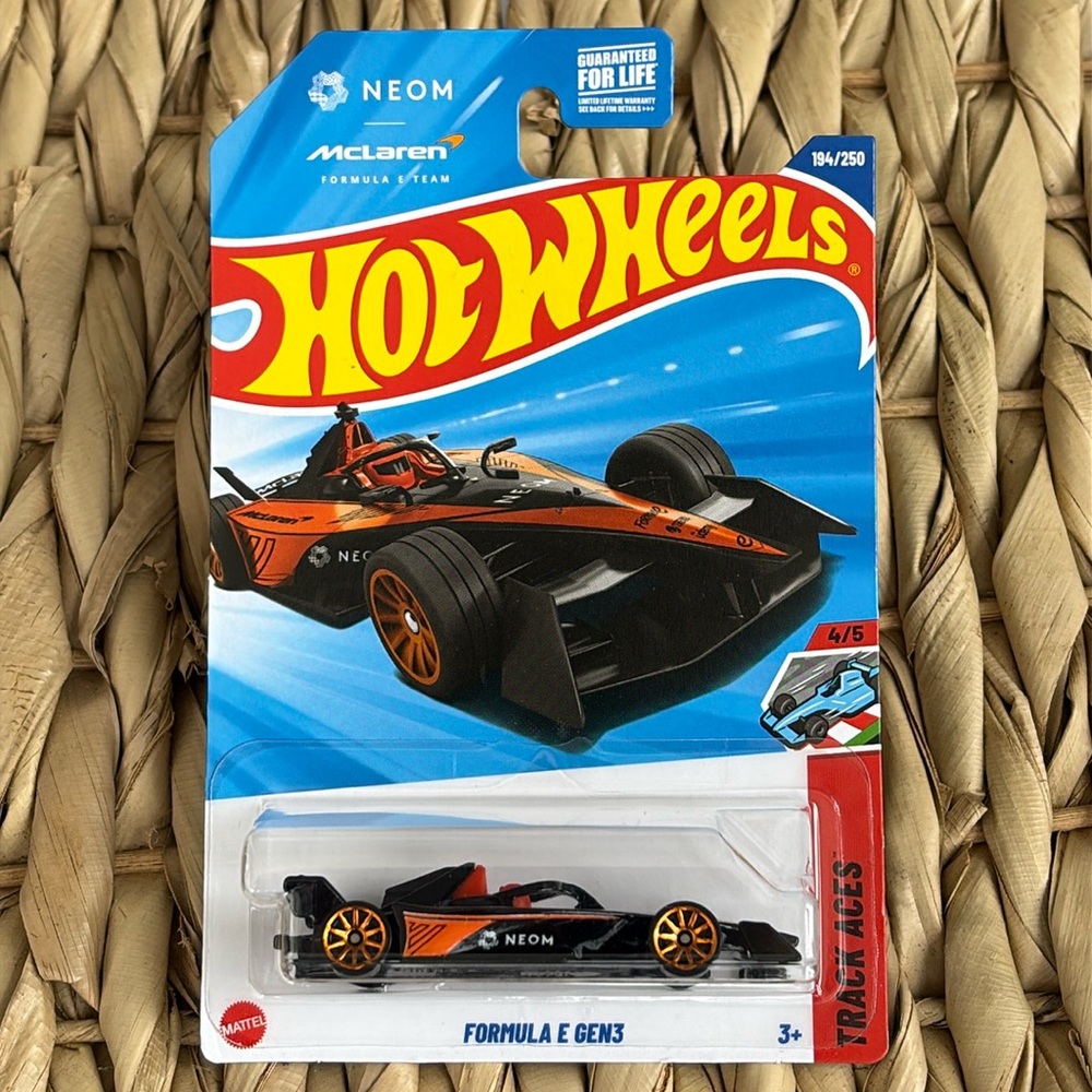 NEOM McLaren Formula E Team Gen3 Race Car Hot Wheels Electric EV Racing 2025 🆕